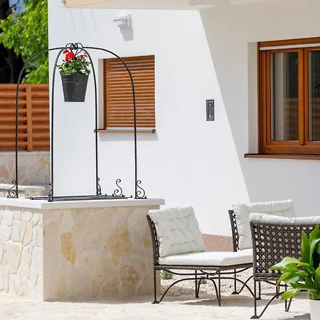 Rusinac - Private Heated Pool *