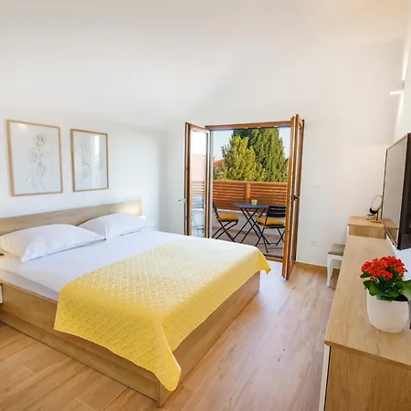 Rusinac - Private Heated Pool *