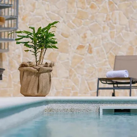 Rusinac - Private Heated Pool * Kastela