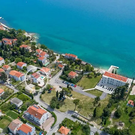 Rusinac - Private Heated Pool Villa