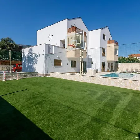 Vila Rusinac - Private Heated Pool Kastela