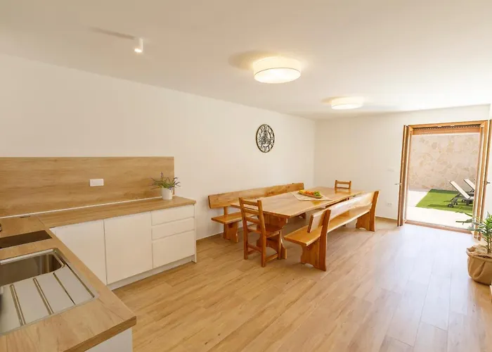 Rusinac - Private Heated Pool Kastela